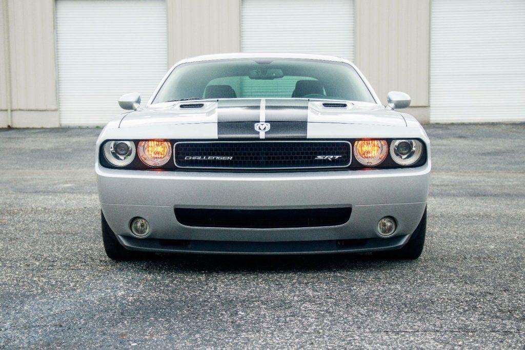 Dodge Challenger srt 2010