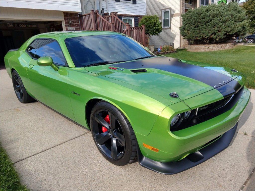 Dodge Challenger srt8 2011