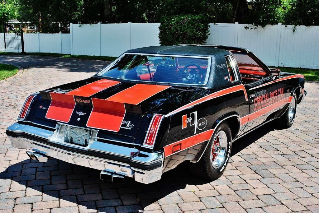 All this boasts of this beautiful Oldsmobile Cutlass Supreme from 1977! 