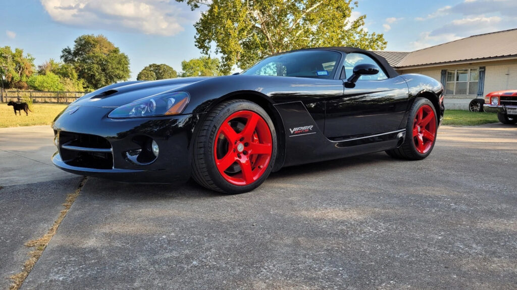 2004 Dodge Viper